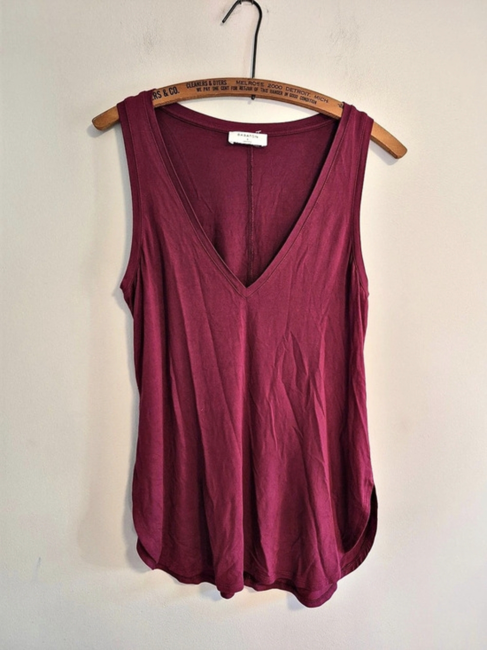 Babaton For Aritzia Small Red Vneck Sleeveless Tank Top